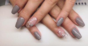 Hoe Kies je Tussen Acrylnagels en Gelnagels?
